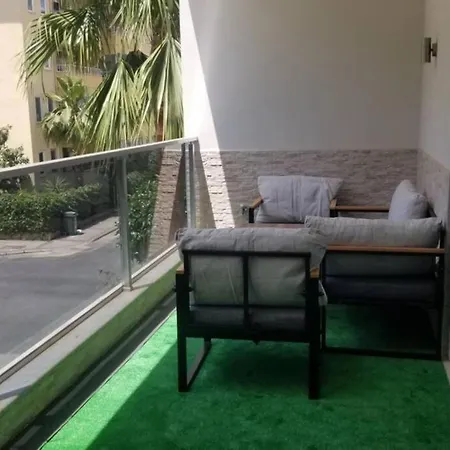 Modern And Cozy 1 Bedroom Apartment *